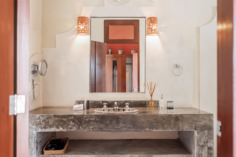 Mi Cielo, Hacienda Corazón: the bathroom