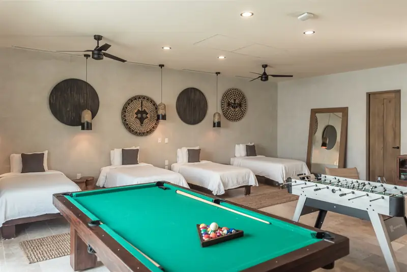 Games room, on request, Hacienda Jaguar: the pool table